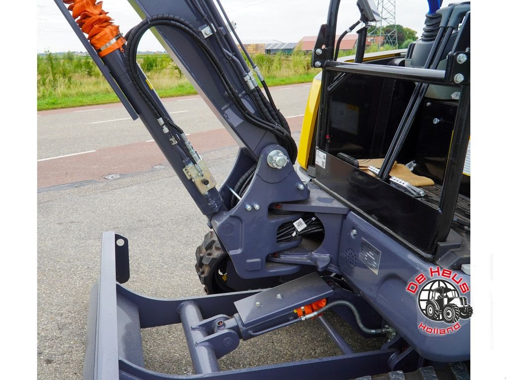 Mobilbagger des Typs Eurotrac HE36SR, Neumaschine in MIJNSHEERENLAND (Bild 11)