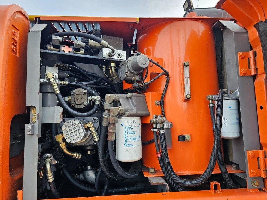 Mobilbagger типа Hitachi ZAXIS 130 W, Gebrauchtmaschine в Krabbendijke (Фотография 11)