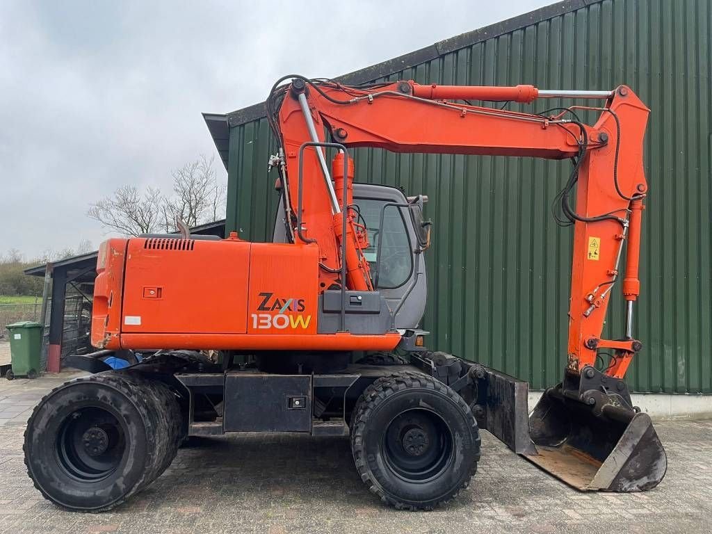 Mobilbagger des Typs Hitachi ZX 130 W mobiele kraan, Gebrauchtmaschine in Udenhout (Bild 3)