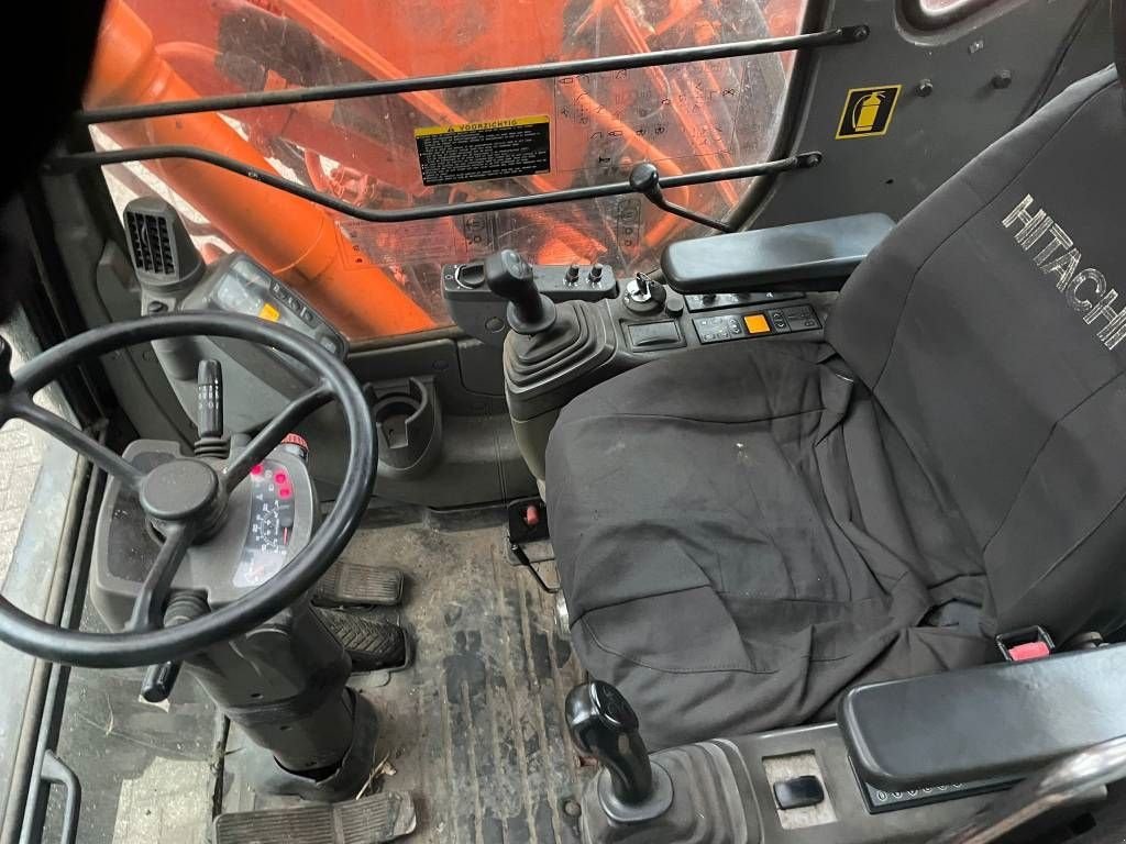 Mobilbagger des Typs Hitachi ZX 130 W mobiele kraan, Gebrauchtmaschine in Udenhout (Bild 5)