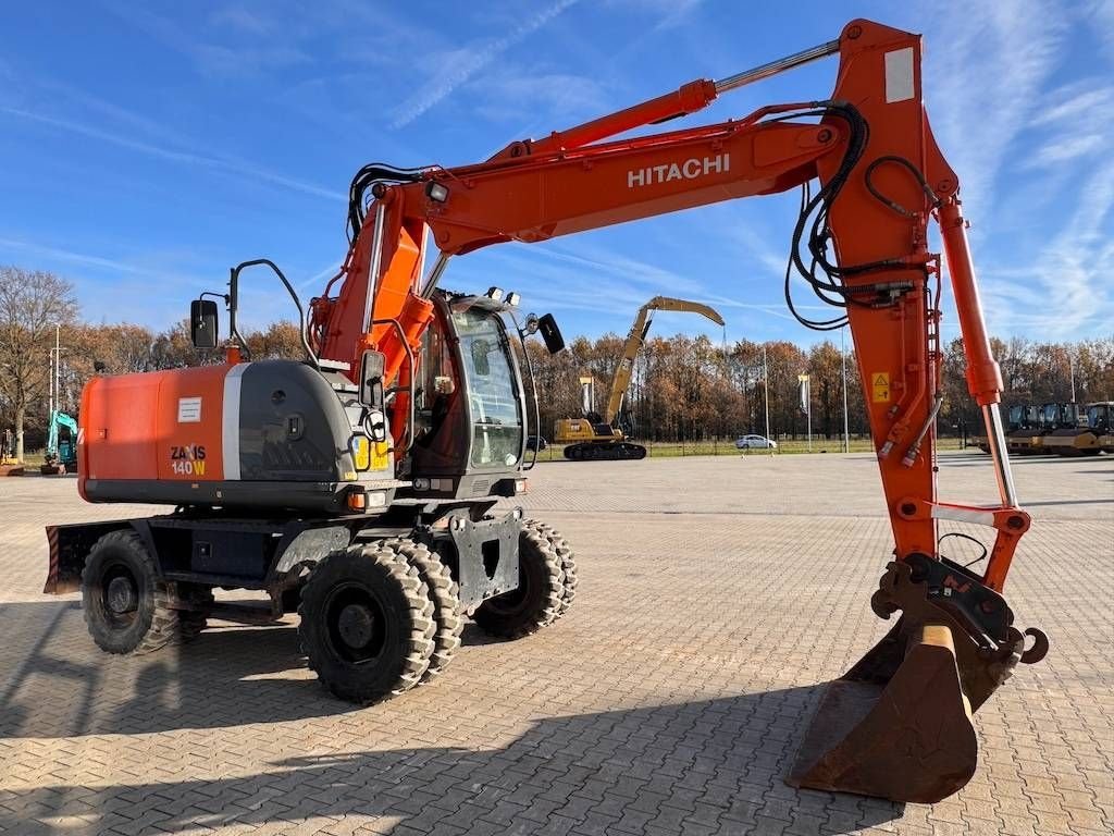 Mobilbagger типа Hitachi ZX 140 W-3, Gebrauchtmaschine в Oud Gastel (Фотография 5)