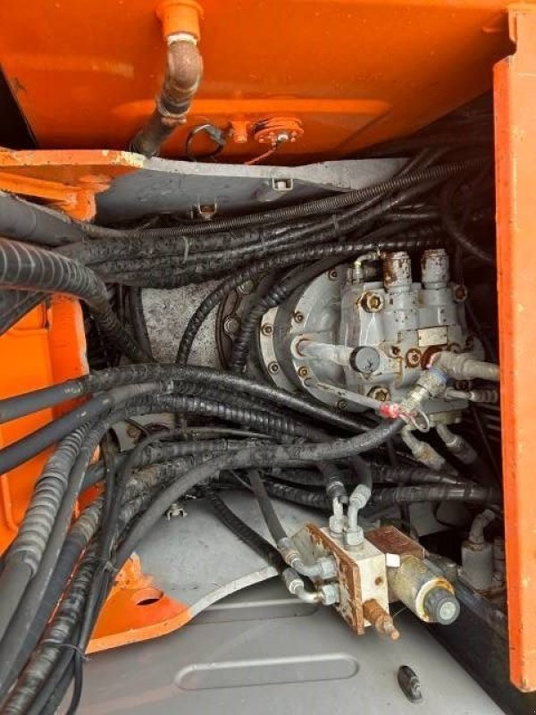 Mobilbagger des Typs Hitachi ZX 160 W, Gebrauchtmaschine in Roosendaal (Bild 11)