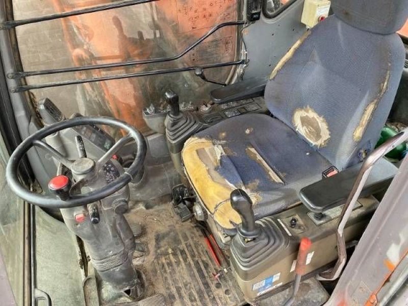 Mobilbagger des Typs Hitachi ZX 180 W, Gebrauchtmaschine in Roosendaal (Bild 8)