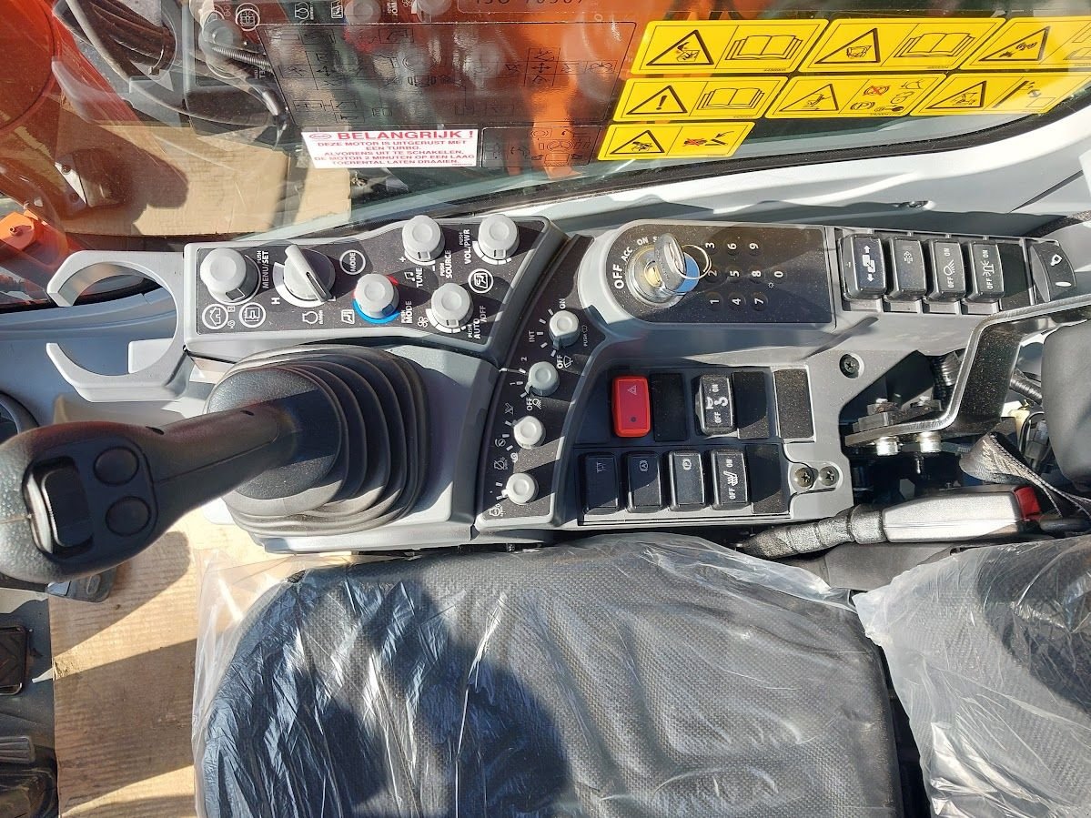 Mobilbagger типа Hitachi ZX135W-7, Gebrauchtmaschine в Westwoud (Фотография 9)