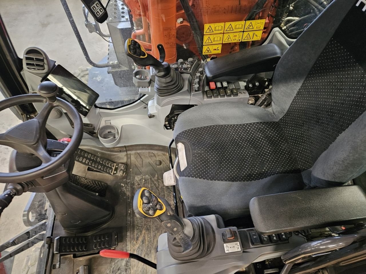 Mobilbagger от тип Hitachi ZX150W-7, Gebrauchtmaschine в Veldhoven (Снимка 9)