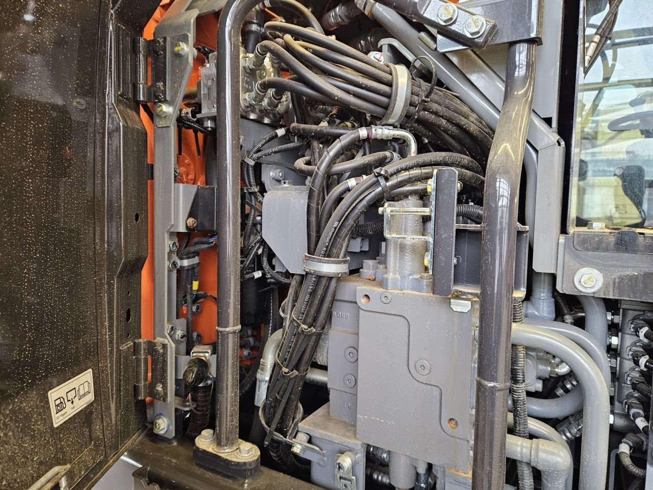 Mobilbagger от тип Hitachi ZX150W-7, Gebrauchtmaschine в Veldhoven (Снимка 10)