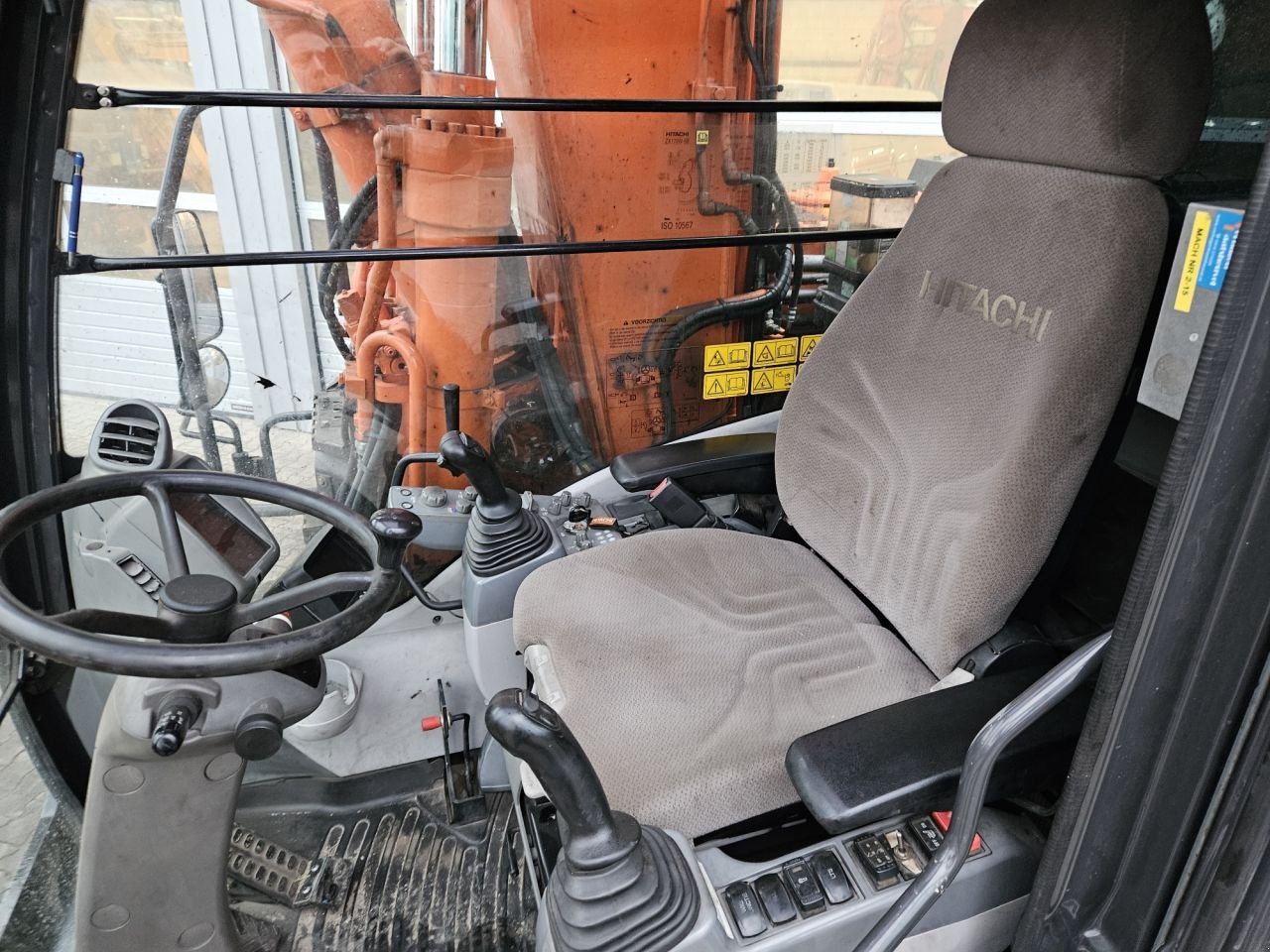 Mobilbagger des Typs Hitachi ZX170W-5, Gebrauchtmaschine in Veldhoven (Bild 8)