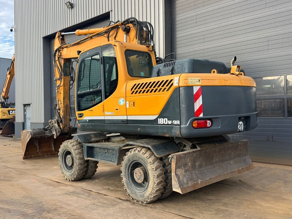Mobilbagger des Typs Hyundai Robex 180W-9A, Gebrauchtmaschine in Velddriel (Bild 3)