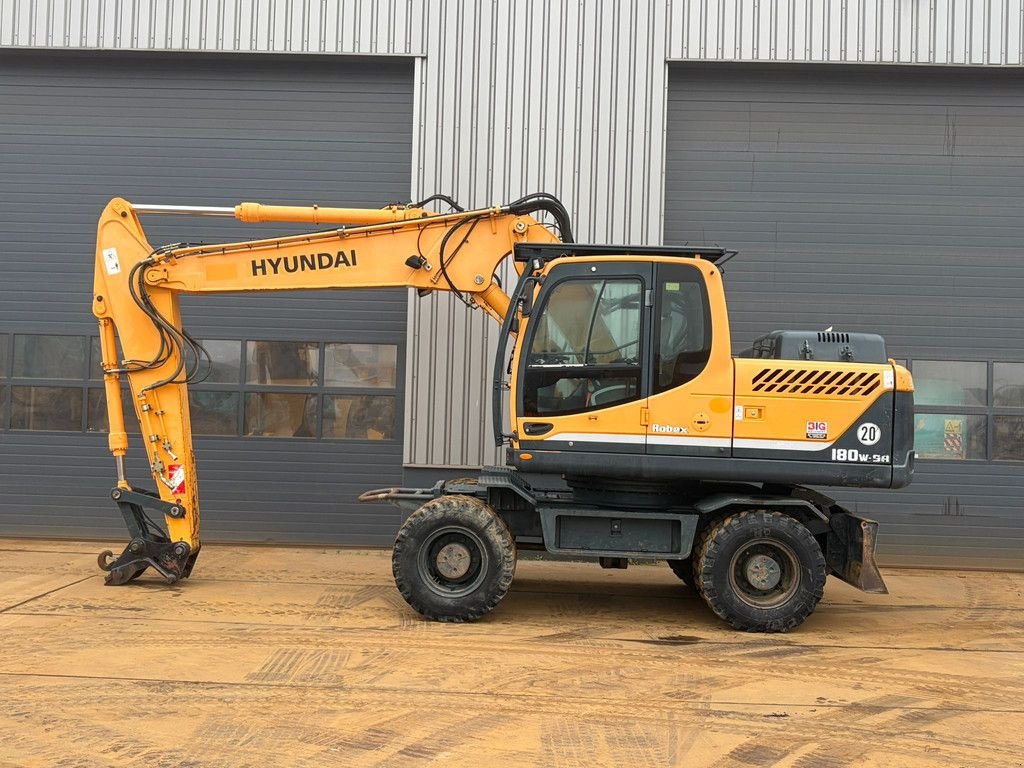 Mobilbagger des Typs Hyundai Robex 180W-9A, Gebrauchtmaschine in Velddriel (Bild 1)