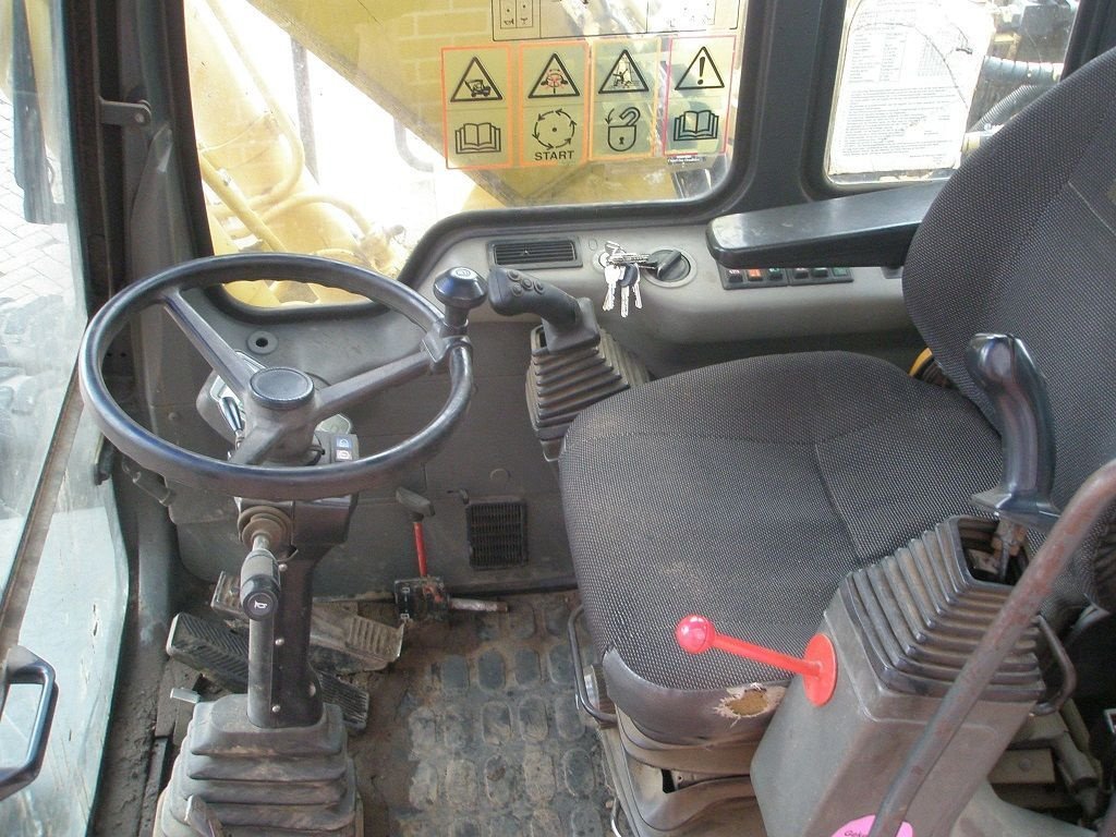 Mobilbagger des Typs Komatsu PW 130ES-6K, Gebrauchtmaschine in Barneveld (Bild 8)