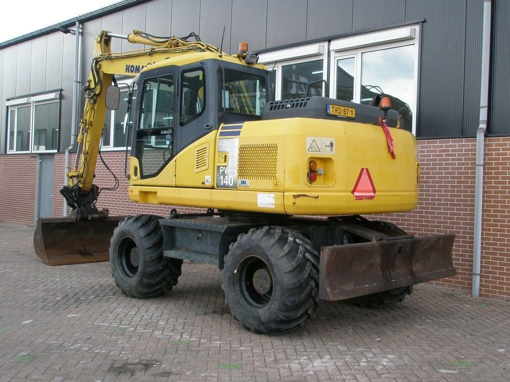 Mobilbagger des Typs Komatsu PW140-7, Gebrauchtmaschine in Barneveld (Bild 2)