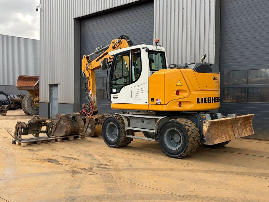 Mobilbagger del tipo Liebherr 910 Compact, Gebrauchtmaschine In Velddriel (Immagine 3)