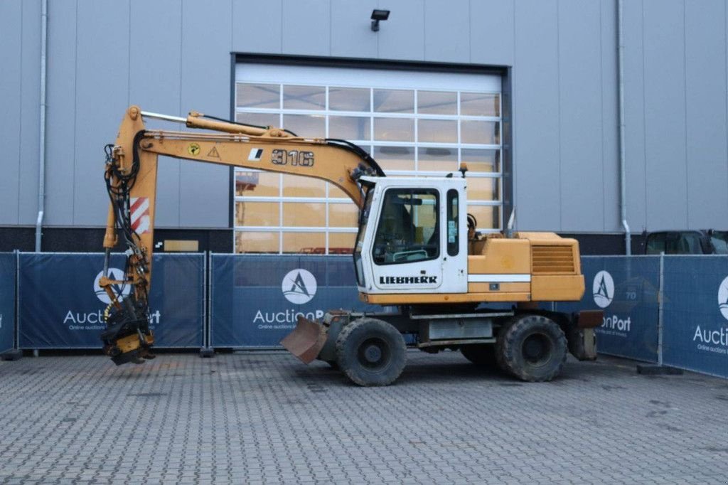 Mobilbagger of the type Liebherr A 316, Gebrauchtmaschine in Antwerpen (Picture 1)