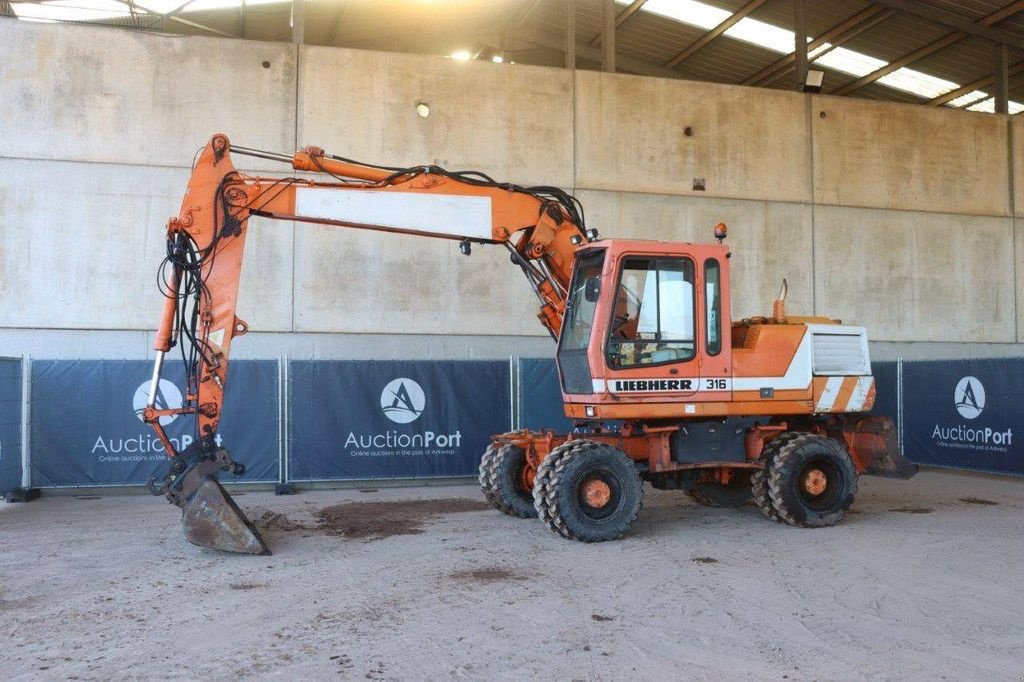 Mobilbagger du type Liebherr A316, Gebrauchtmaschine en Antwerpen (Photo 1)