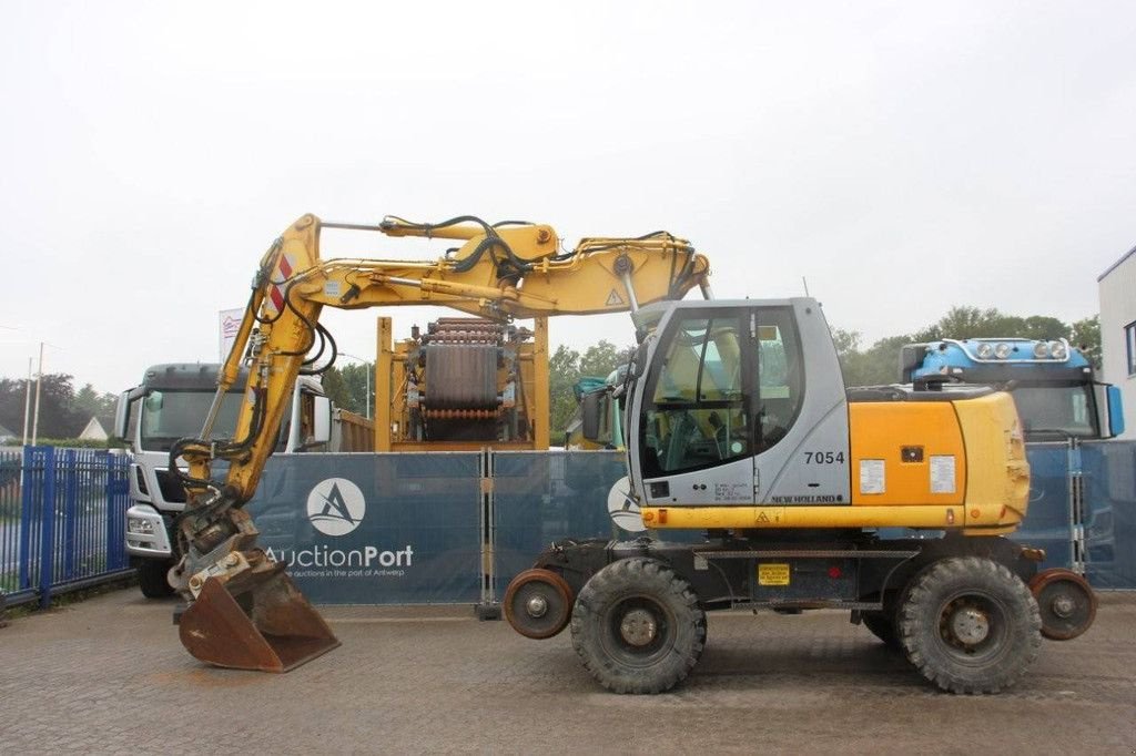 Mobilbagger typu New Holland MH5 Plus, Gebrauchtmaschine v Antwerpen (Obrázek 2)