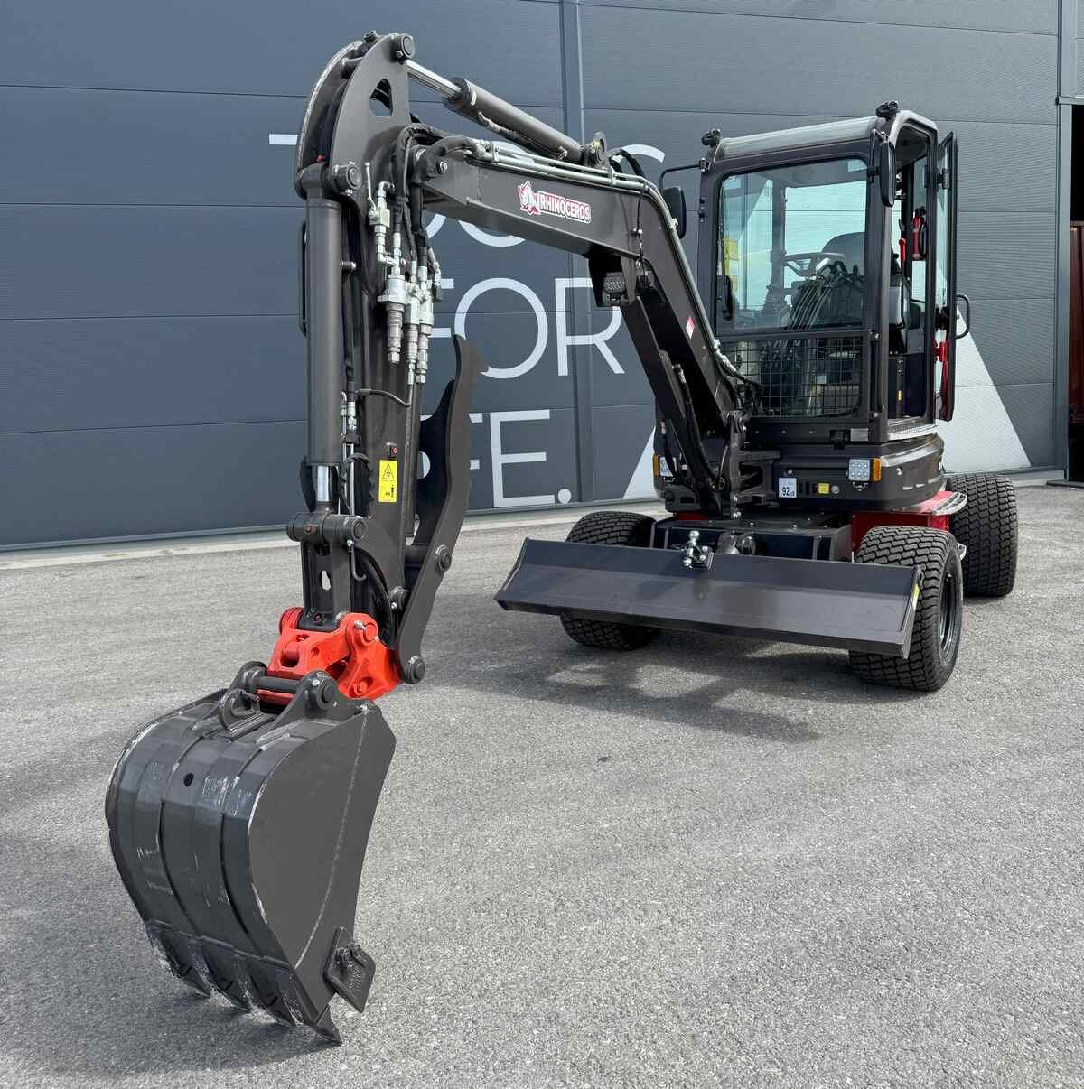 Mobilbagger des Typs Rhinoceros XN35LPRO, Neumaschine in Arbing (Bild 2)
