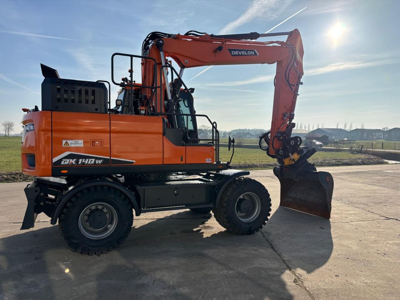 Mobilbagger typu Sonstige Develon DX140W-7, Neumaschine v Arum (Obrázek 4)