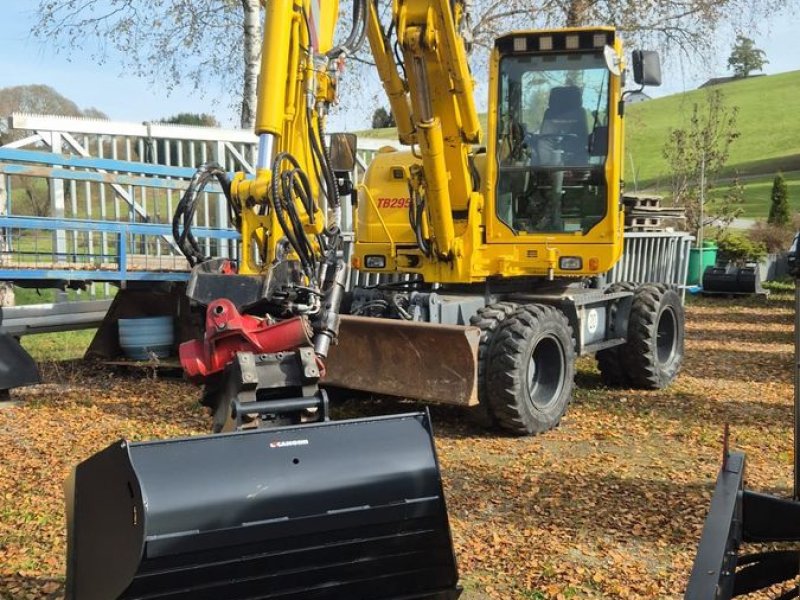 Mobilbagger des Typs Takeuchi TB 295 W Rototilt, Gebrauchtmaschine in Bad Leonfelden (Bild 1)