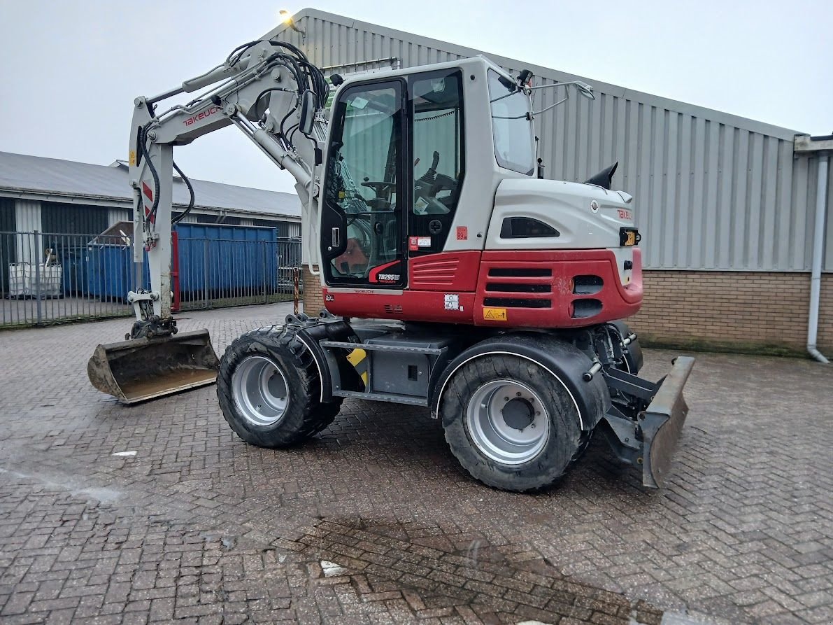 Mobilbagger типа Takeuchi TB295W, Gebrauchtmaschine в Westwoud (Фотография 2)