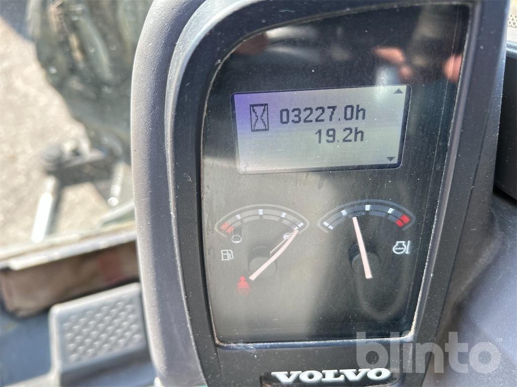 Mobilbagger van het type Volvo EC 35D, Gebrauchtmaschine in Düsseldorf (Foto 5)