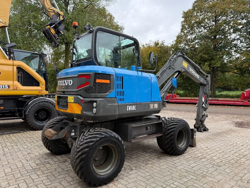 Mobilbagger des Typs Volvo EW60, Gebrauchtmaschine in Doetinchem (Bild 3)