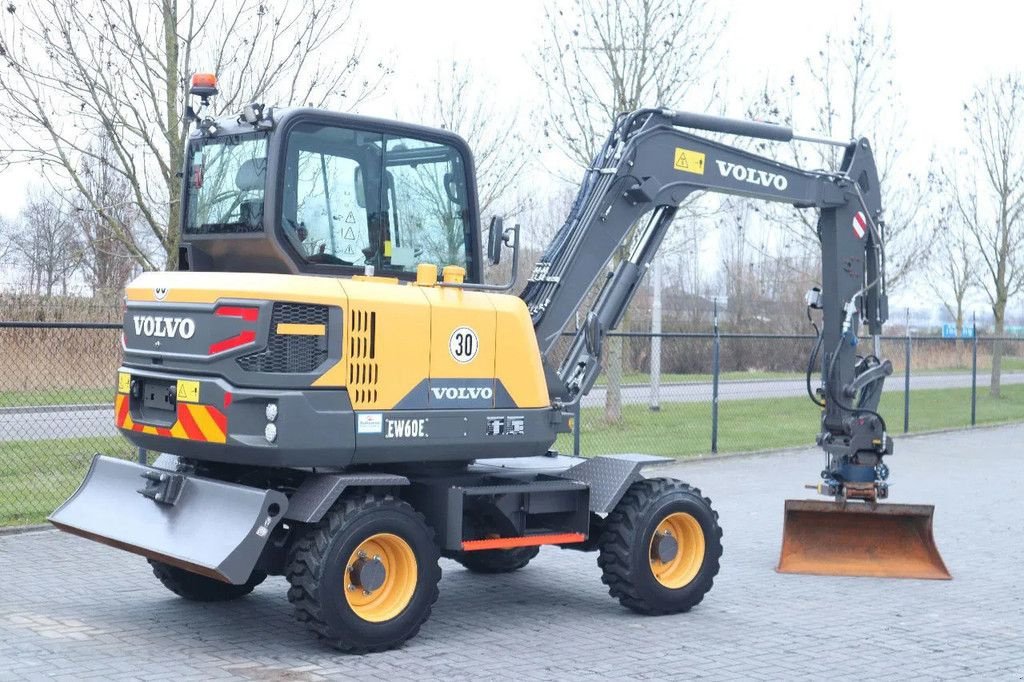 Mobilbagger typu Volvo EW60E DEMO 30 KM/H ROTOTILT + GRIPPER BUCKET, Gebrauchtmaschine v Marknesse (Obrázek 7)