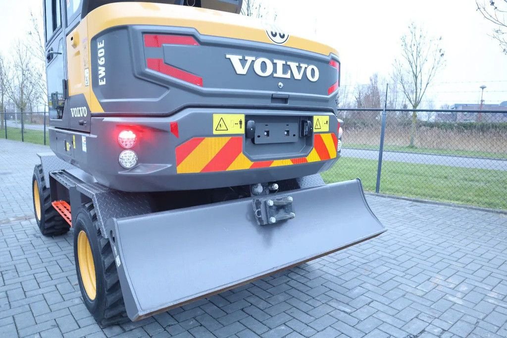 Mobilbagger des Typs Volvo EW60E DEMO 30 KM/H ROTOTILT + GRIPPER BUCKET, Gebrauchtmaschine in Marknesse (Bild 11)