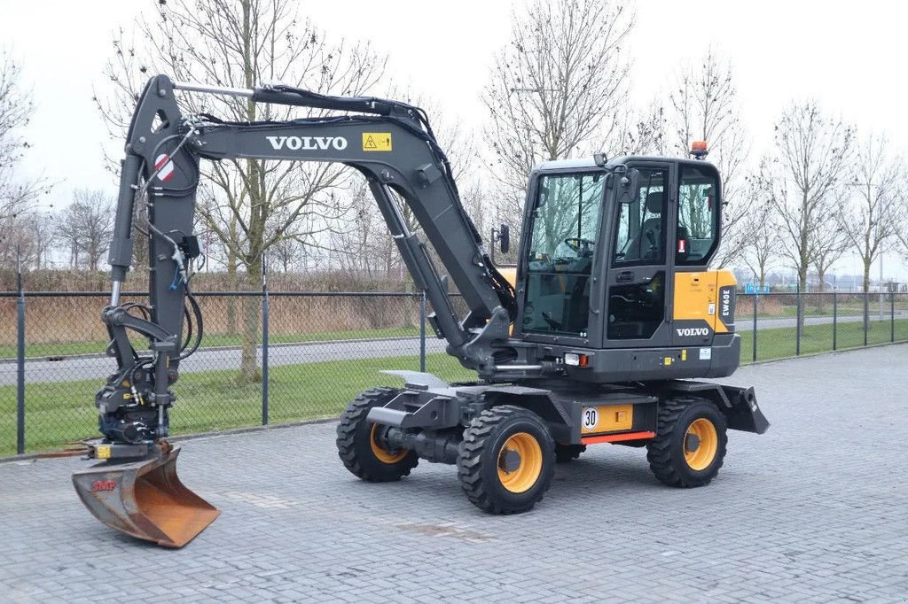 Mobilbagger des Typs Volvo EW60E DEMO 30 KM/H ROTOTILT + GRIPPER BUCKET, Gebrauchtmaschine in Marknesse (Bild 2)