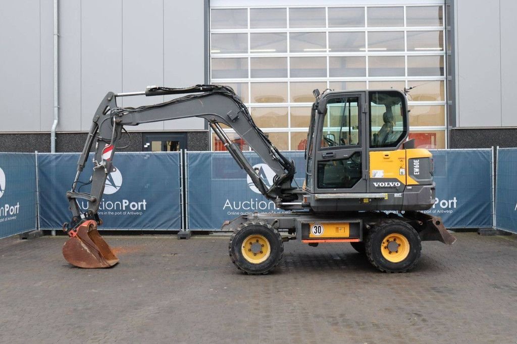 Mobilbagger des Typs Volvo EW60E, Gebrauchtmaschine in Antwerpen (Bild 2)