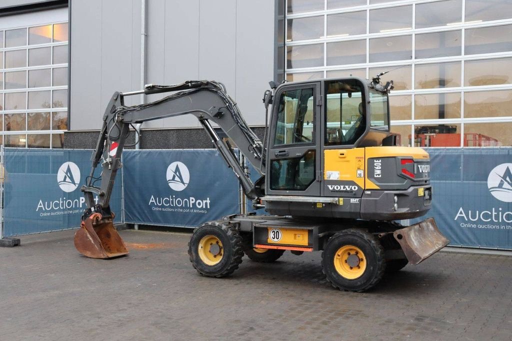 Mobilbagger des Typs Volvo EW60E, Gebrauchtmaschine in Antwerpen (Bild 3)