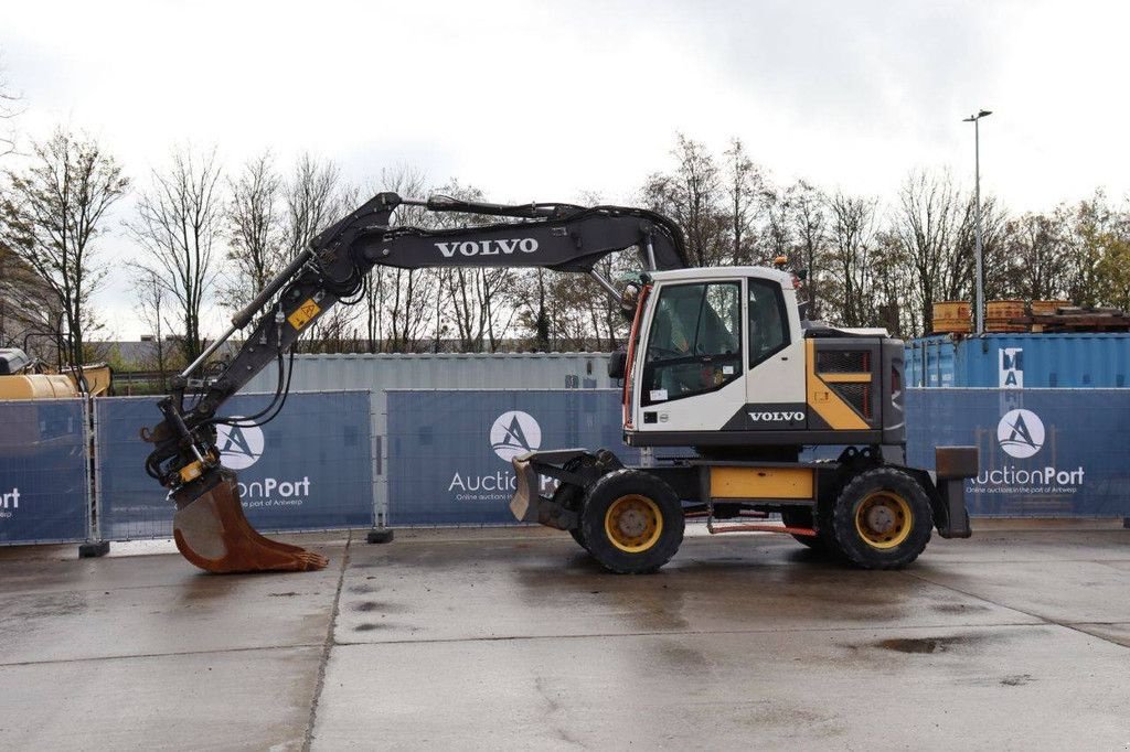 Mobilbagger des Typs Volvo EWR150E, Gebrauchtmaschine in Antwerpen (Bild 1)