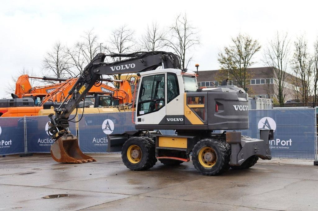 Mobilbagger des Typs Volvo EWR150E, Gebrauchtmaschine in Antwerpen (Bild 3)