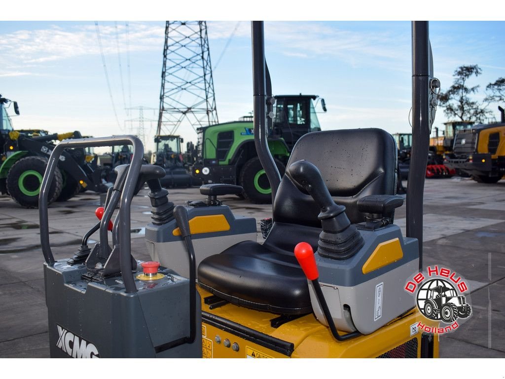 Mobilbagger des Typs XCMG XE10E graafmachine, Neumaschine in MIJNSHEERENLAND (Bild 11)