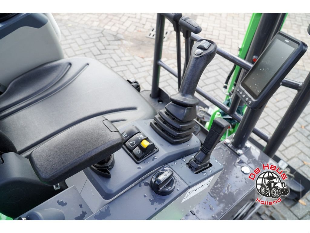 Mobilbagger des Typs XCMG XE19U-Electric, Neumaschine in MIJNSHEERENLAND (Bild 9)