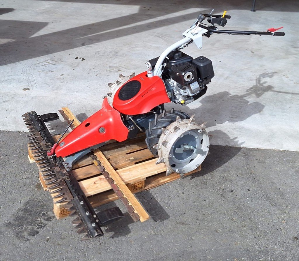 Motormäher of the type Aebi CC 110, Ausstellungsmaschine in Susten (Picture 1)