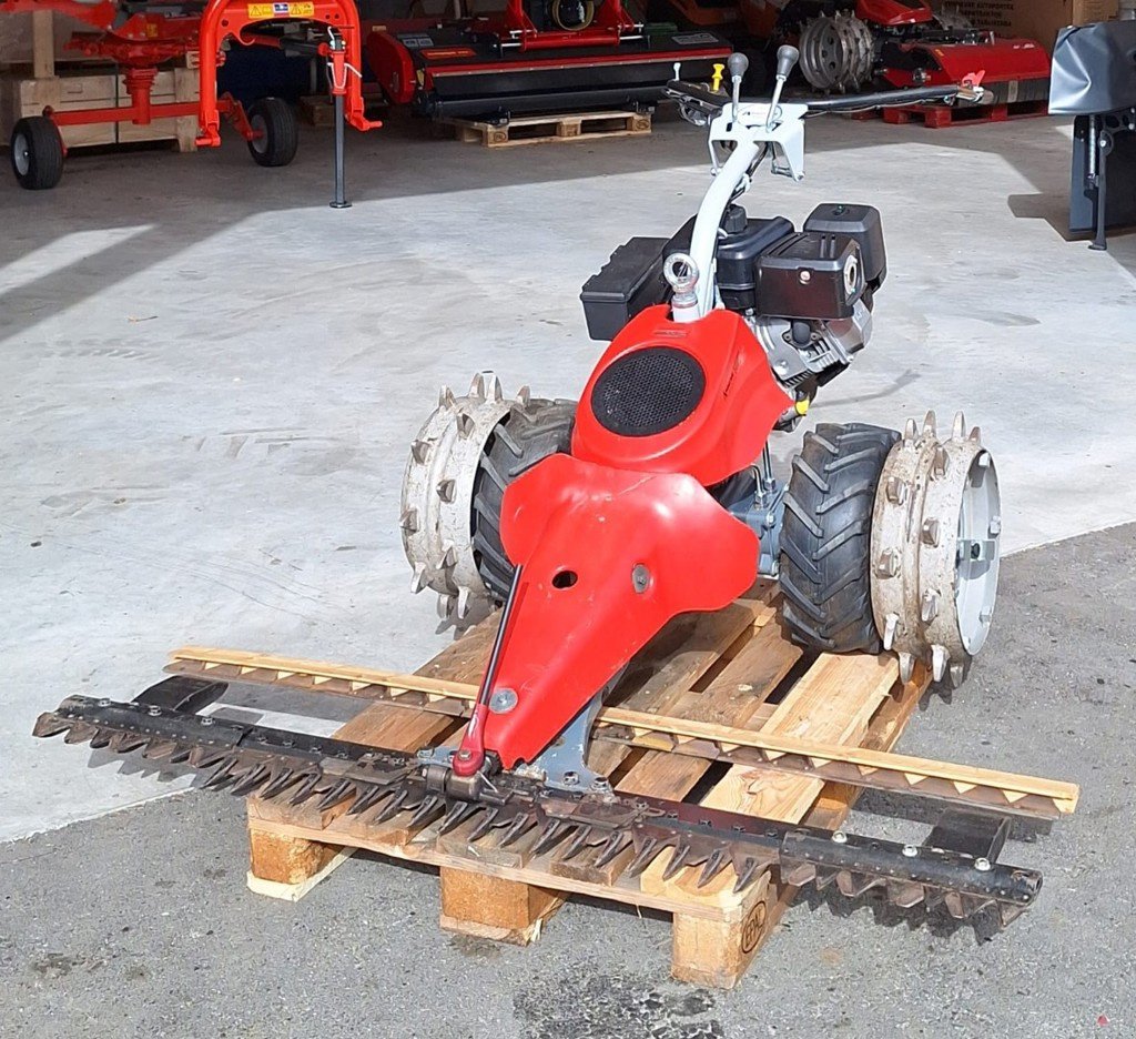 Motormäher of the type Aebi CC 110, Ausstellungsmaschine in Susten (Picture 2)