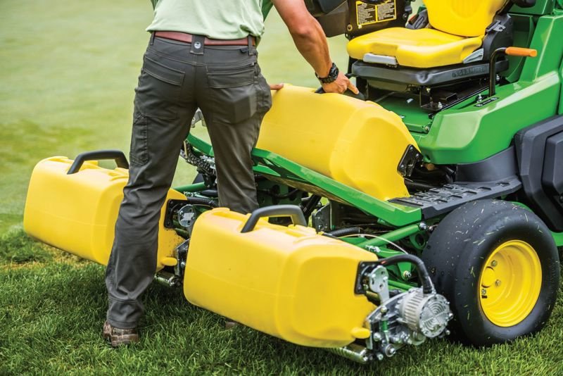 Motormäher des Typs John Deere 2750 E-Cut Hybrid Triplex Greenmäher, Ausstellungsmaschine in Regensdorf (Bild 3)