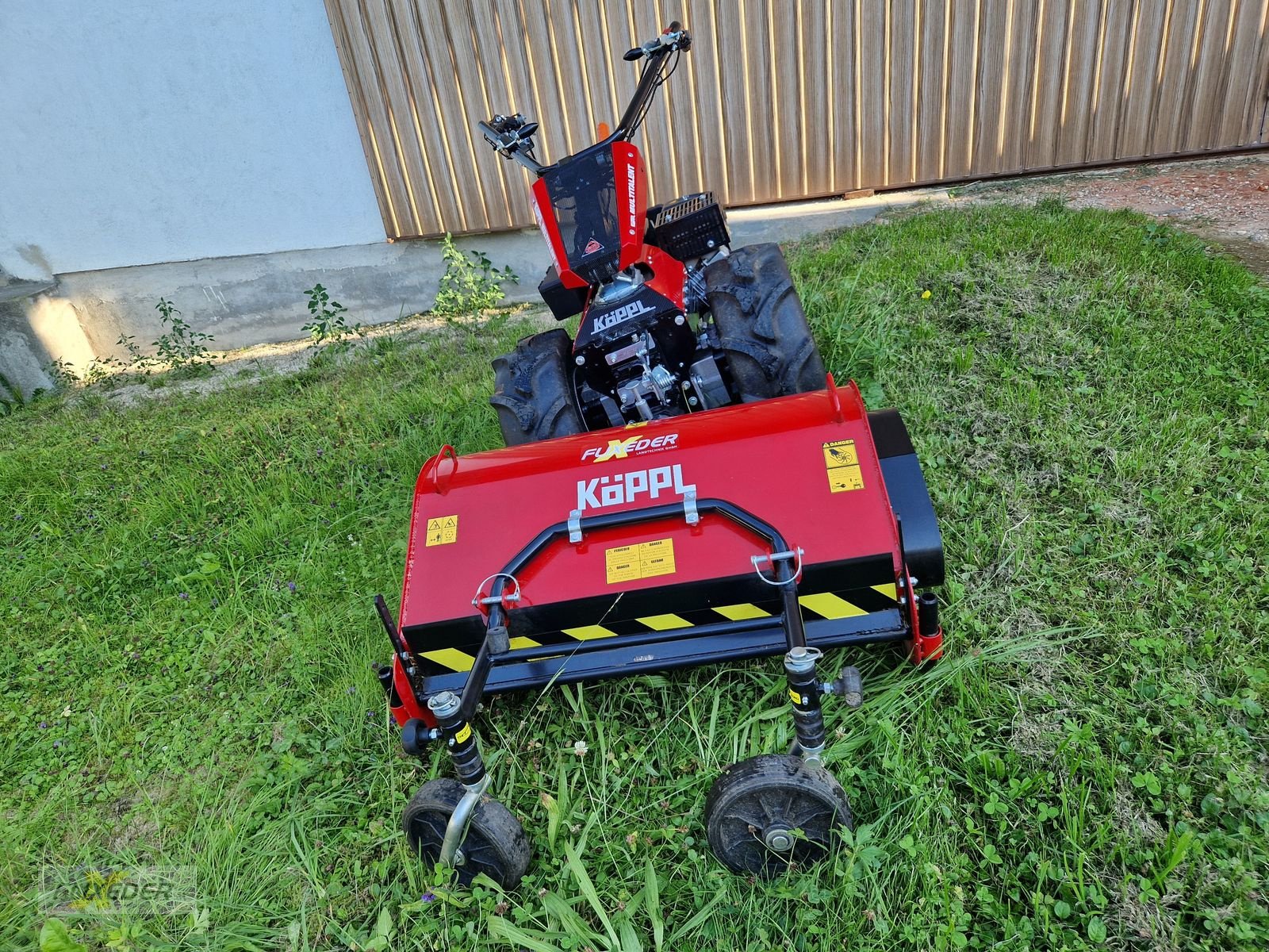 Motormäher of the type Köppl Multi Talent MT 10 mit Schleglmulcher MTR-F80CL, Neumaschine in Pattigham (Picture 5)