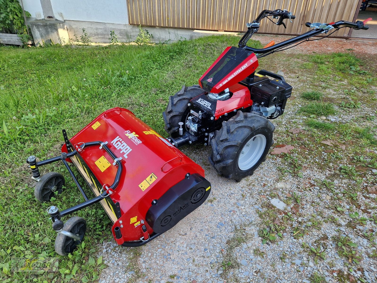 Motormäher of the type Köppl Multi Talent MT 10 mit Schleglmulcher MTR-F80CL, Neumaschine in Pattigham (Picture 3)