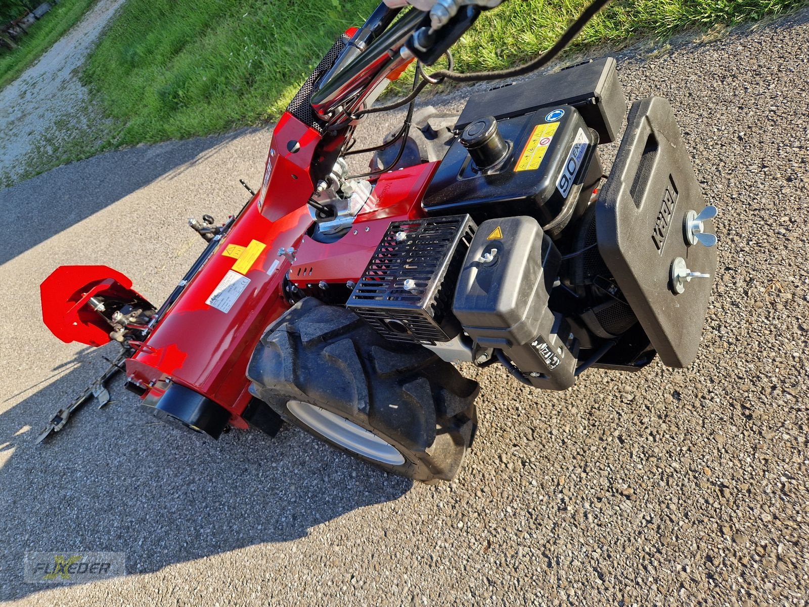 Motormäher of the type Köppl Multi Talent MT 10 mit Schleglmulcher MTR-F80CL, Neumaschine in Pattigham (Picture 9)