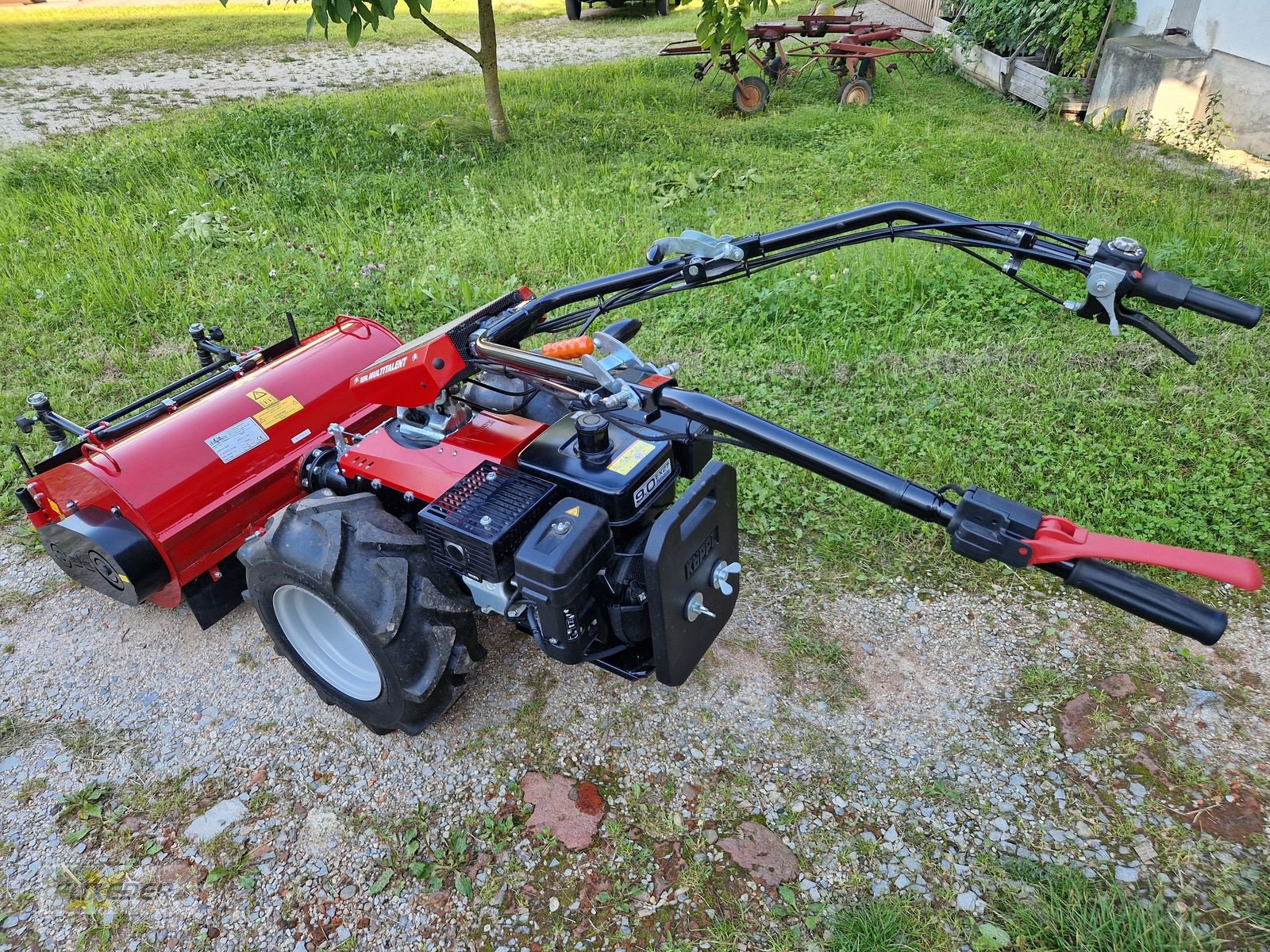 Motormäher of the type Köppl Multi Talent MT 10 mit Schleglmulcher MTR-F80CL, Neumaschine in Pattigham (Picture 2)