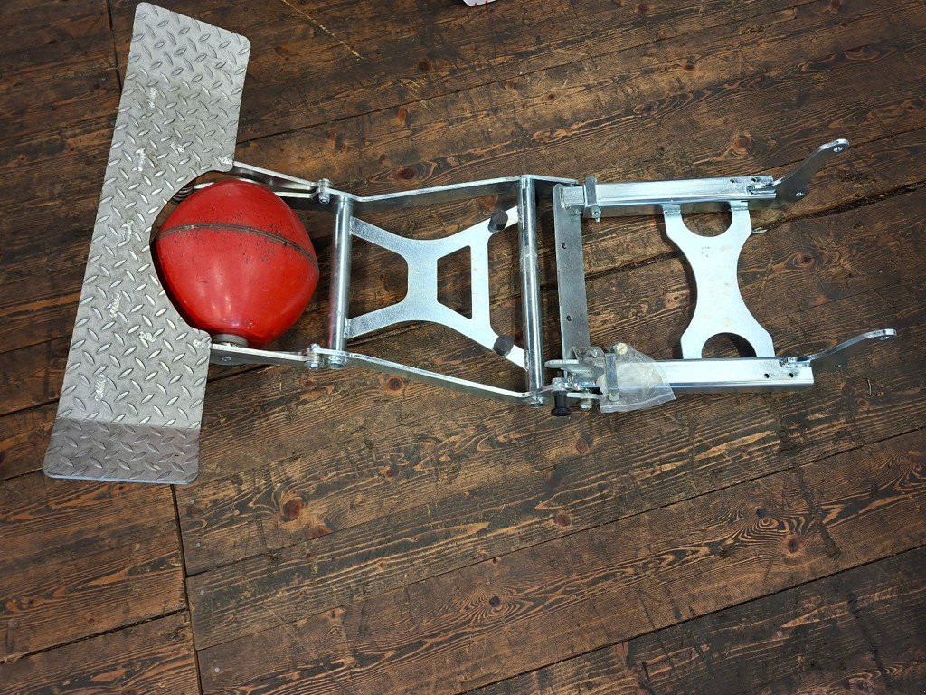 Motormäher des Typs Rapid Stehwagen ZB Motormäher, Ausstellungsmaschine in Chur (Bild 2)