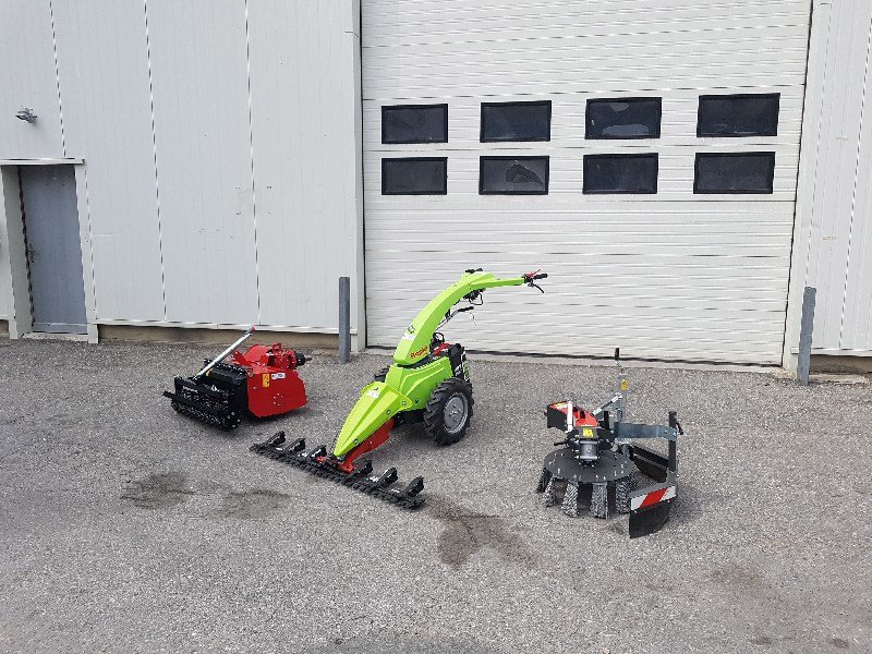 Motormäher of the type Rapid URI E041 Motormäher, Ausstellungsmaschine in Chur (Picture 1)