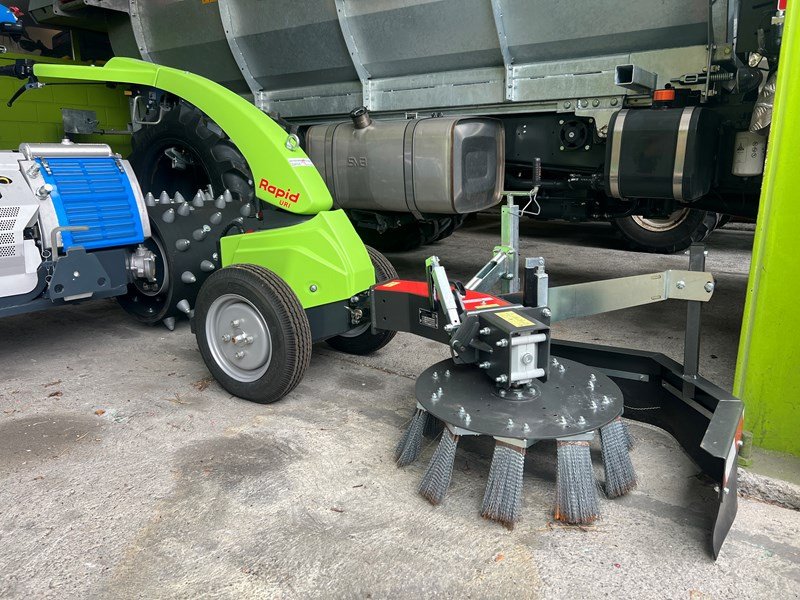 Motormäher of the type Rapid URI, Vorführmaschine in Buochs NW (Picture 1)