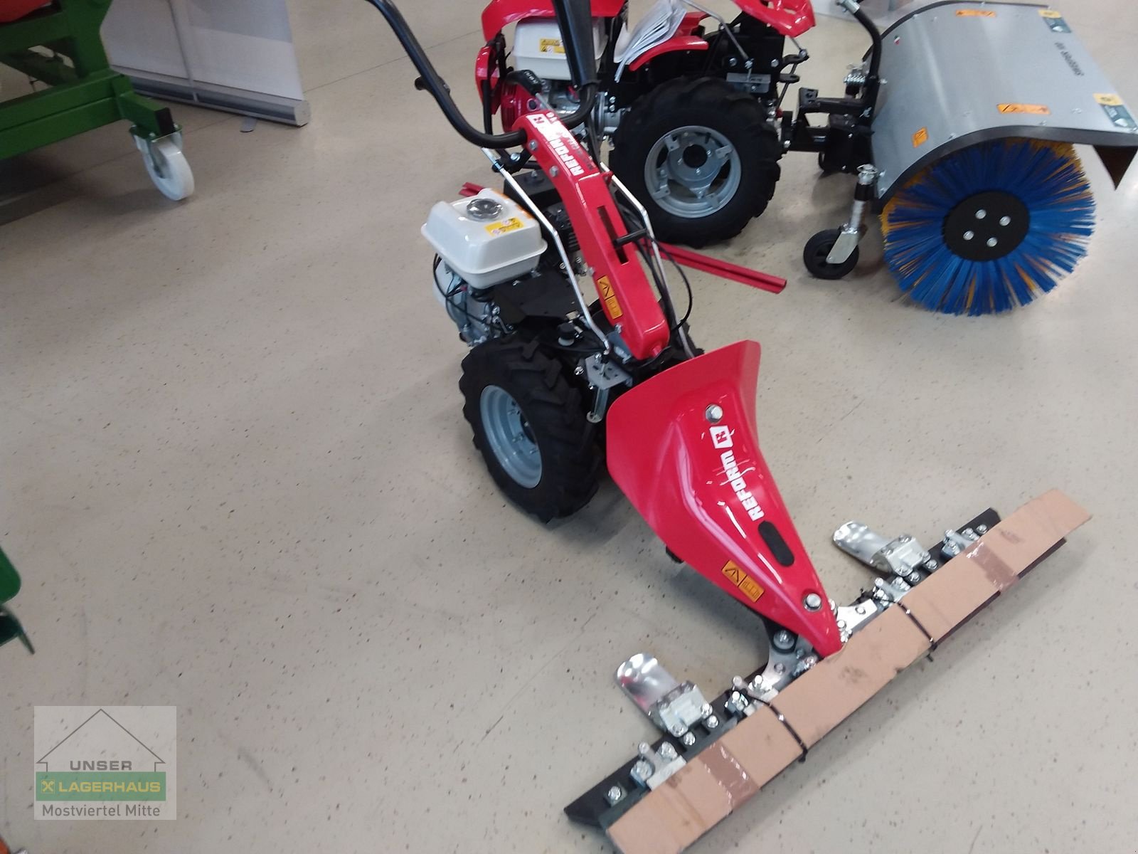 Motormäher of the type Reform CM 816, Neumaschine in Bergland (Picture 1)