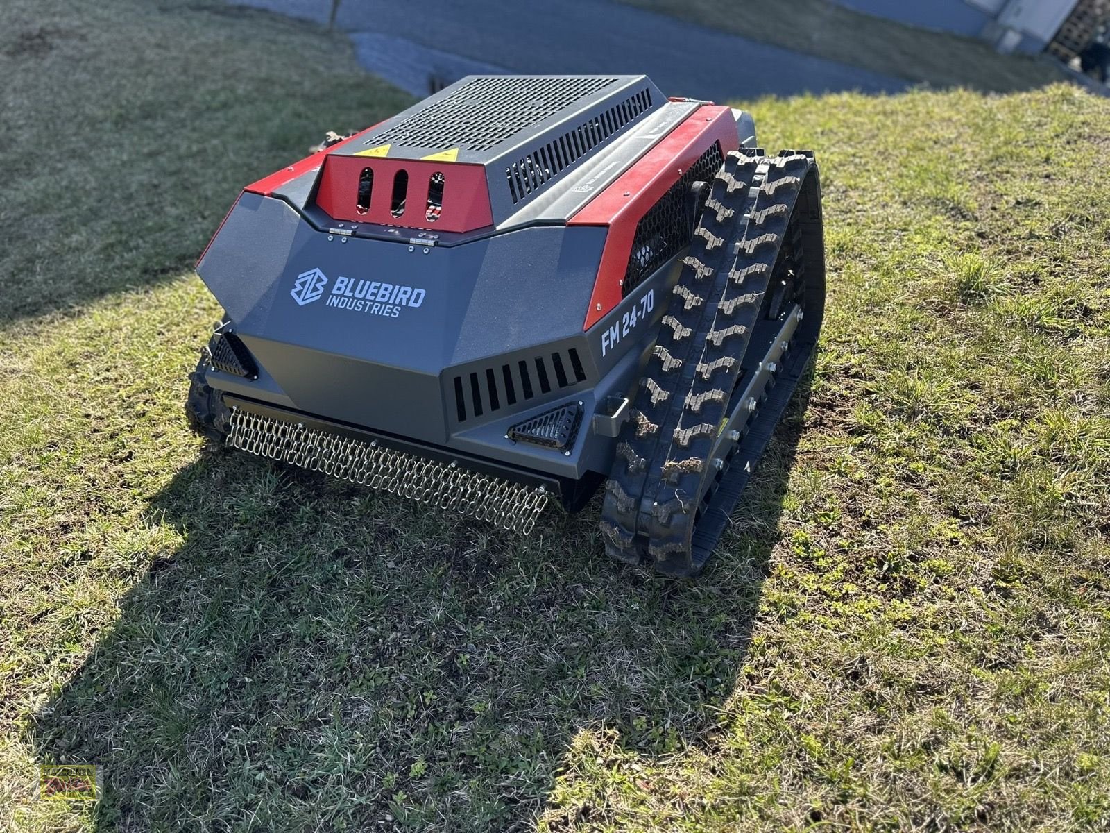 Motormäher des Typs Sonstige Bluebird FM24-70 Raupenmulcher mit Funk, Neumaschine in Kötschach (Bild 5)