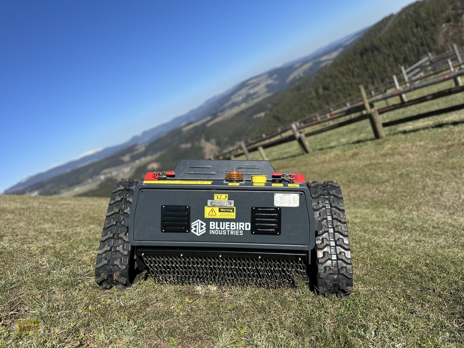 Motormäher des Typs Sonstige Bluebird FM24-70 Raupenmulcher mit Funk, Neumaschine in Kötschach (Bild 4)