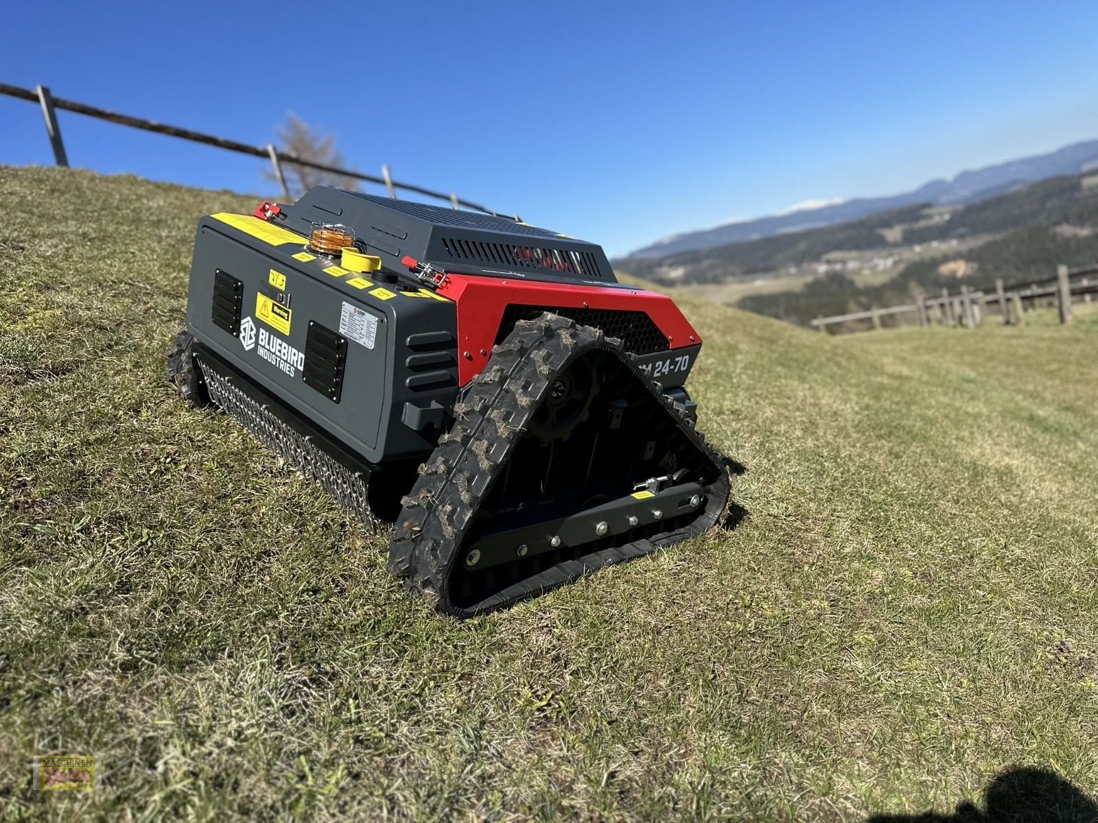 Motormäher des Typs Sonstige Bluebird FM24-70 Raupenmulcher mit Funk, Neumaschine in Kötschach (Bild 2)