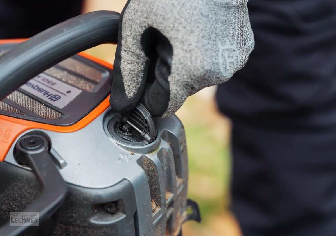 Motorsäge des Typs Husqvarna Akku-Motorsäge 550i XP G - mit Griffheizung - ohne Akku und Ladegerät, Neumaschine in Bad Abbach-Dünzling (Bild 12)