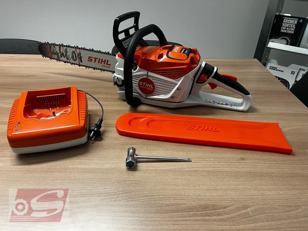 Motorsäge of the type Stihl MSA 300 C-O, Neumaschine in Offenhausen (Picture 1)